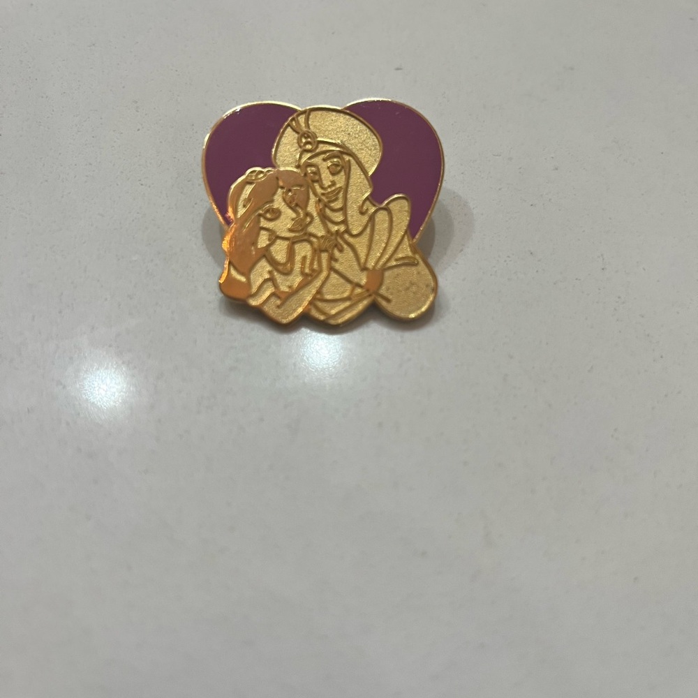 Aladdin Jasmine heart series cast lanyard pin